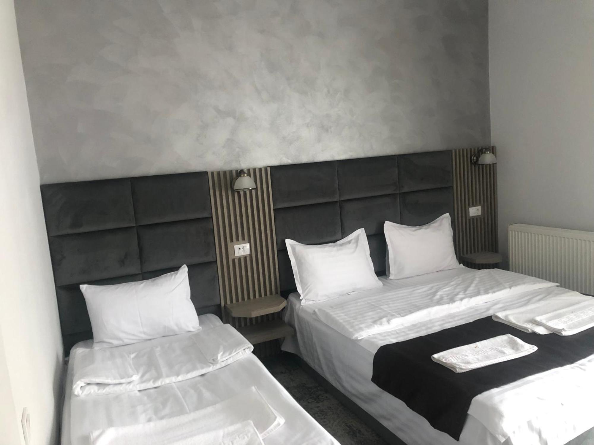 Sub Cetate Hotel ริชนอฟ ภายนอก รูปภาพ