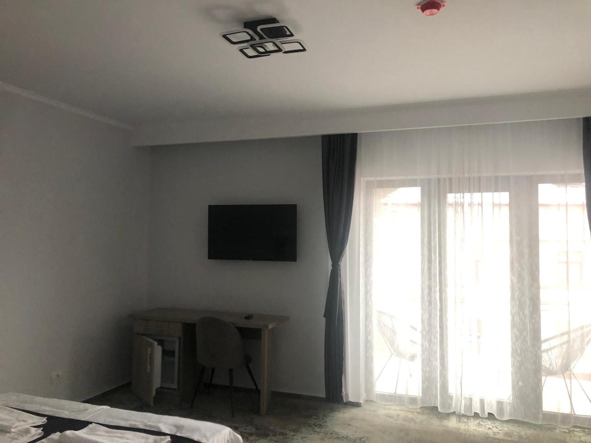Sub Cetate Hotel ริชนอฟ ภายนอก รูปภาพ